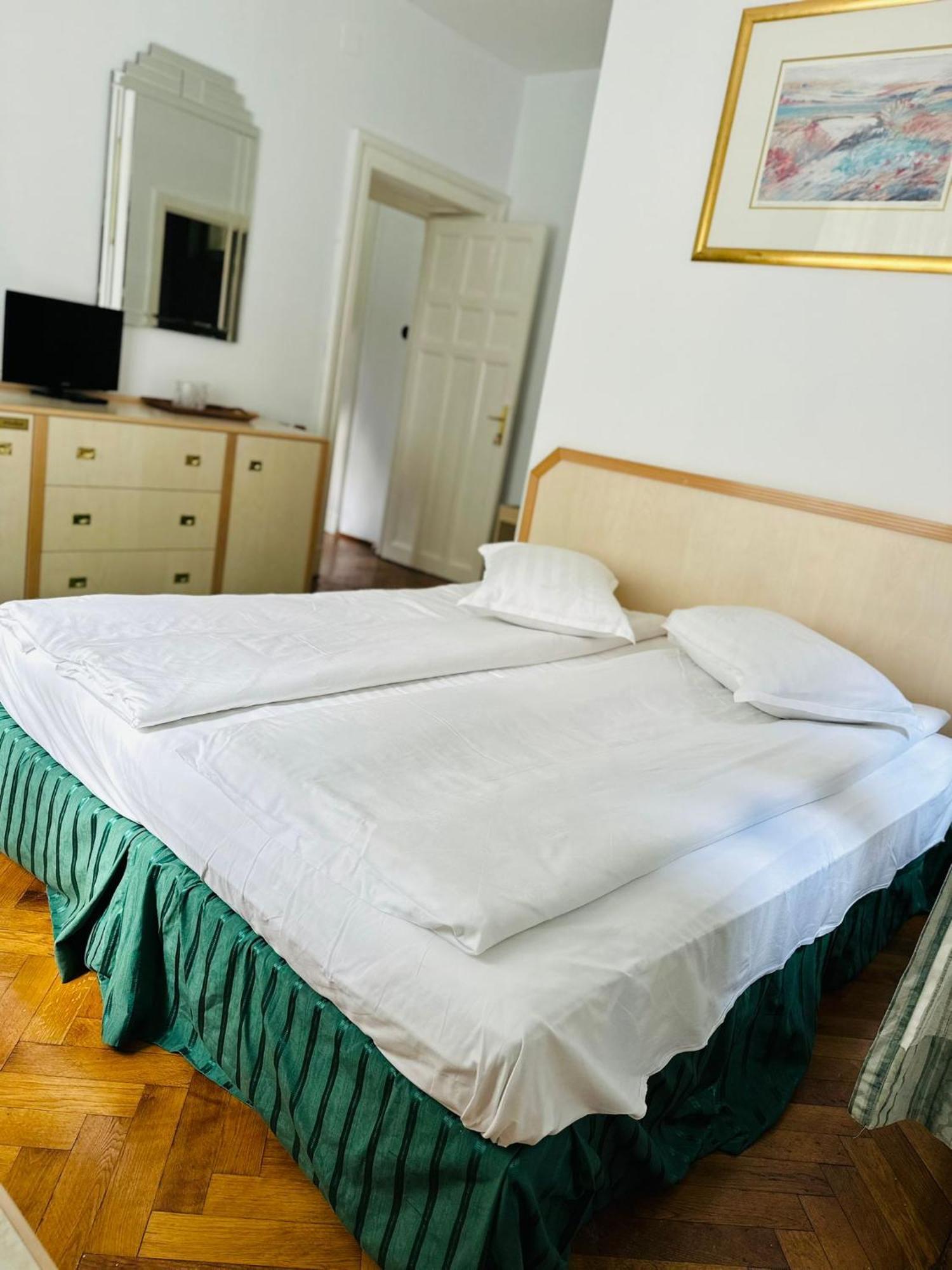 Rapsodia Sinaia Bed & Breakfast Exterior photo