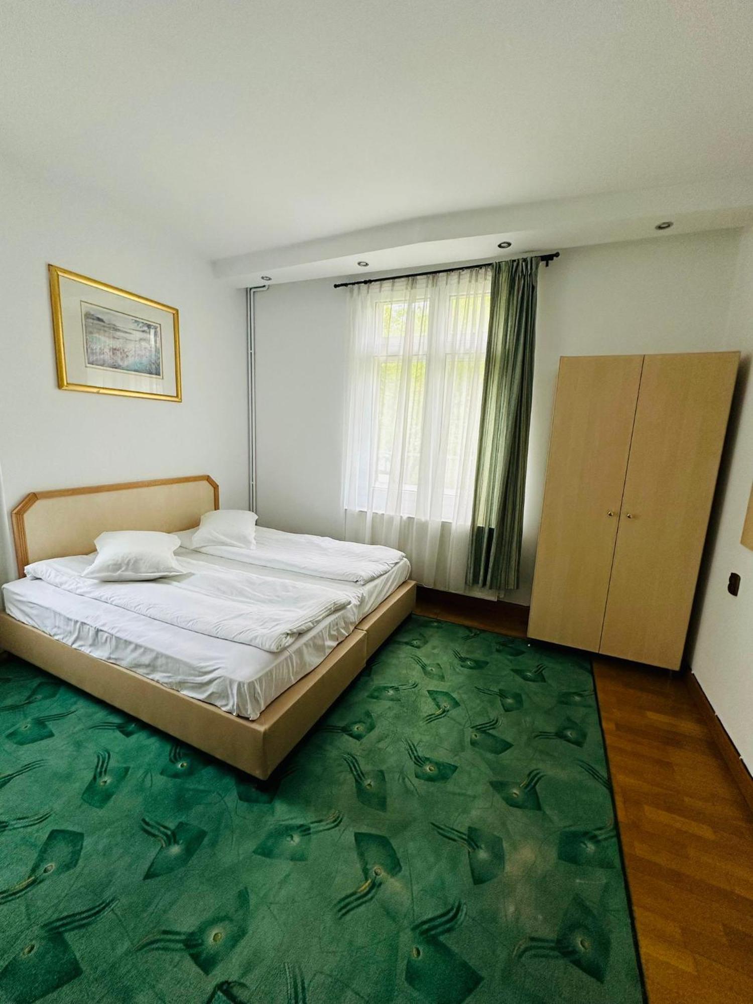 Rapsodia Sinaia Bed & Breakfast Exterior photo