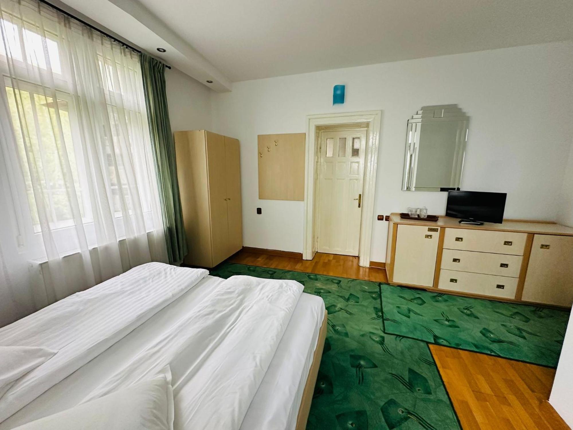 Rapsodia Sinaia Bed & Breakfast Exterior photo