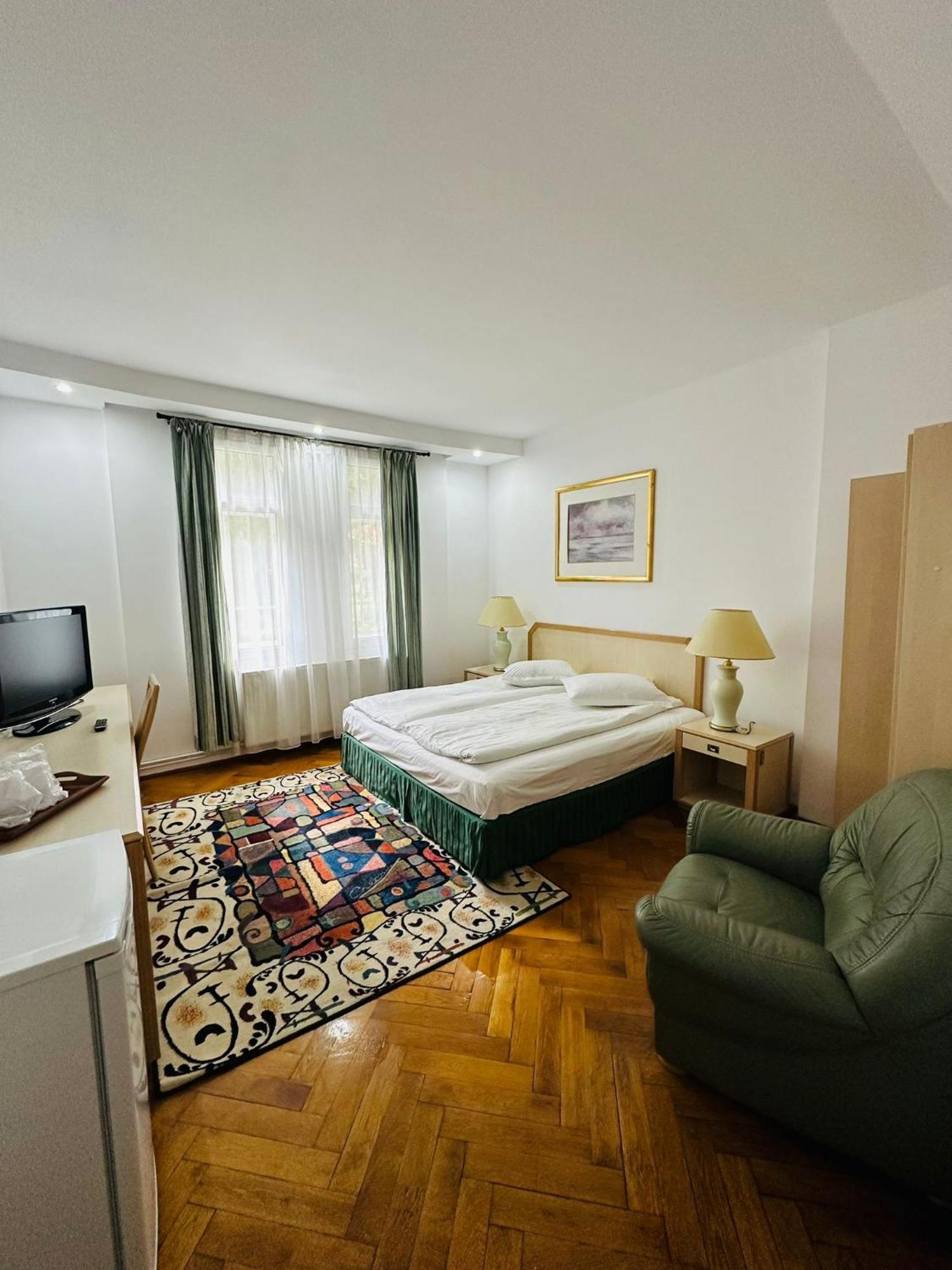 Rapsodia Sinaia Bed & Breakfast Exterior photo