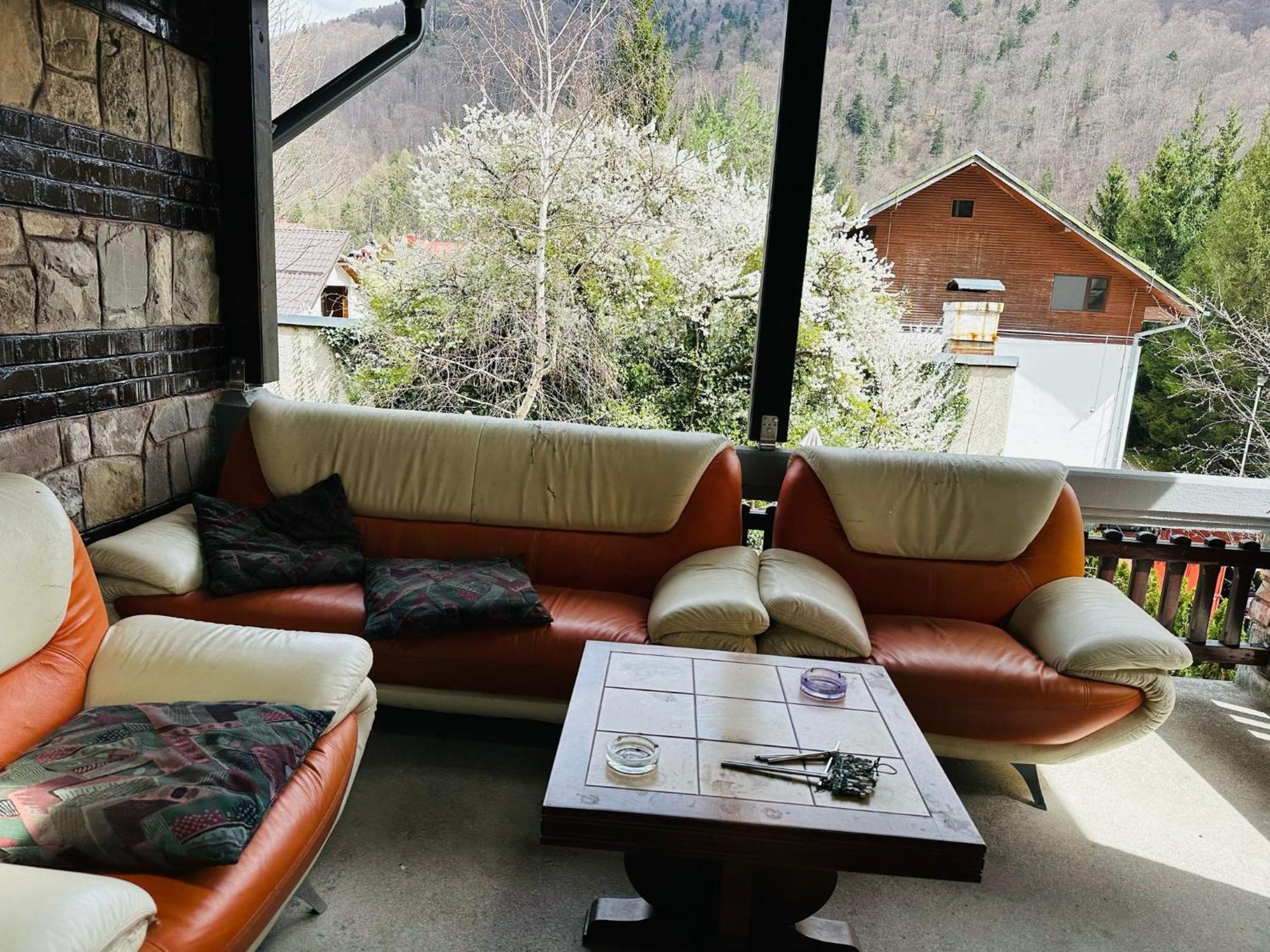 Rapsodia Sinaia Bed & Breakfast Exterior photo